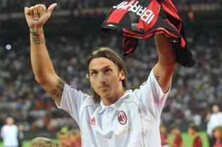 zlatan_ibrahimovic_milan_stadon_ruke